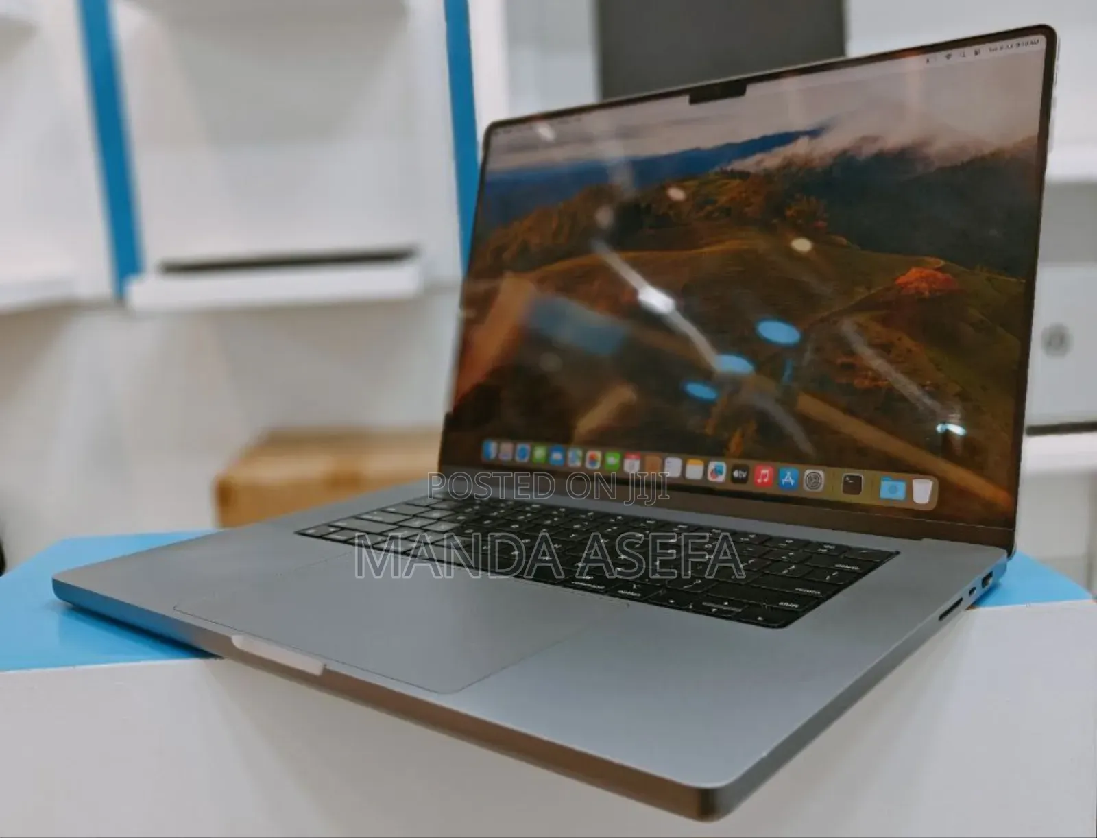 New Laptop Apple MacBook Pro M1 16GB Intel Core i7 SSD 512GB