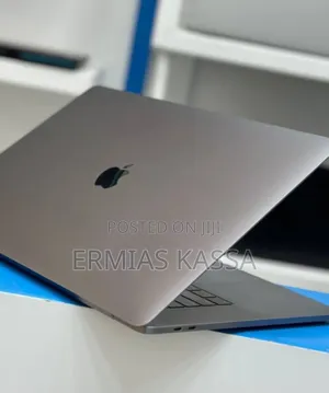 Photo - New Laptop Apple MacBook Pro 2017 16GB Intel Core I7 SSD 512GB