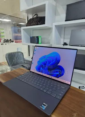 New Laptop Dell XPS 15 32GB Intel Core i7 SSD 1T