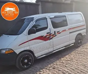 Photo - Toyota HiAce 2004 White