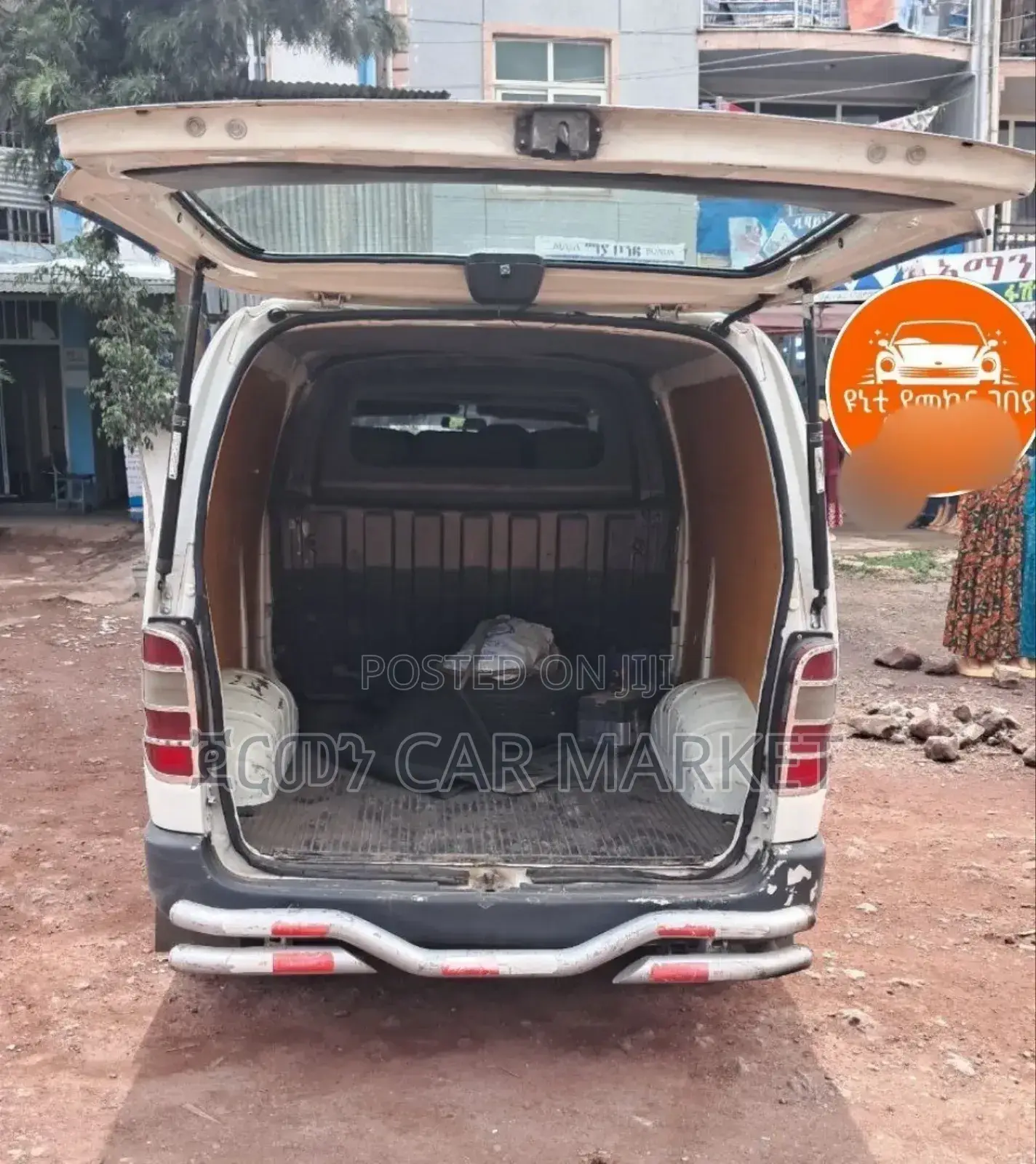 Toyota HiAce 2004 White