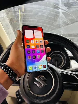 Photo - Apple iPhone 11 Pro Max 64 GB Gold