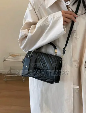 Photo - Magnetic Portable Handbag