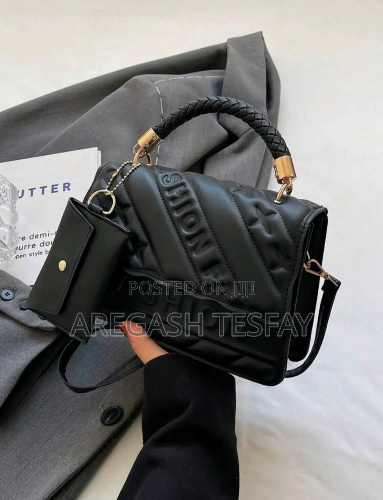 Magnetic Portable Handbag