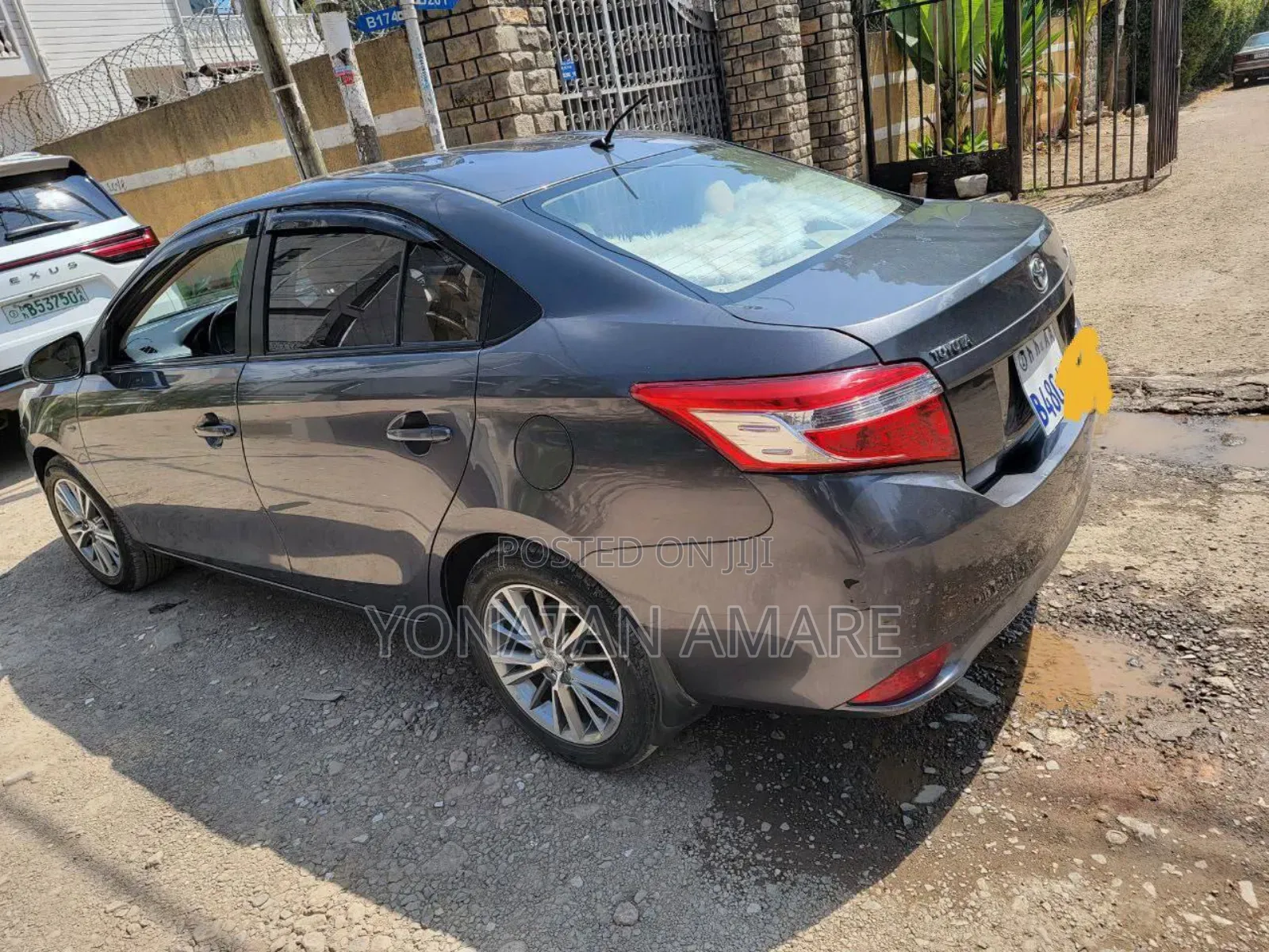 Toyota Yaris 2016 Gray