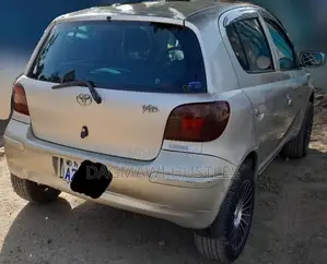 Toyota Vitz 2002 Gray