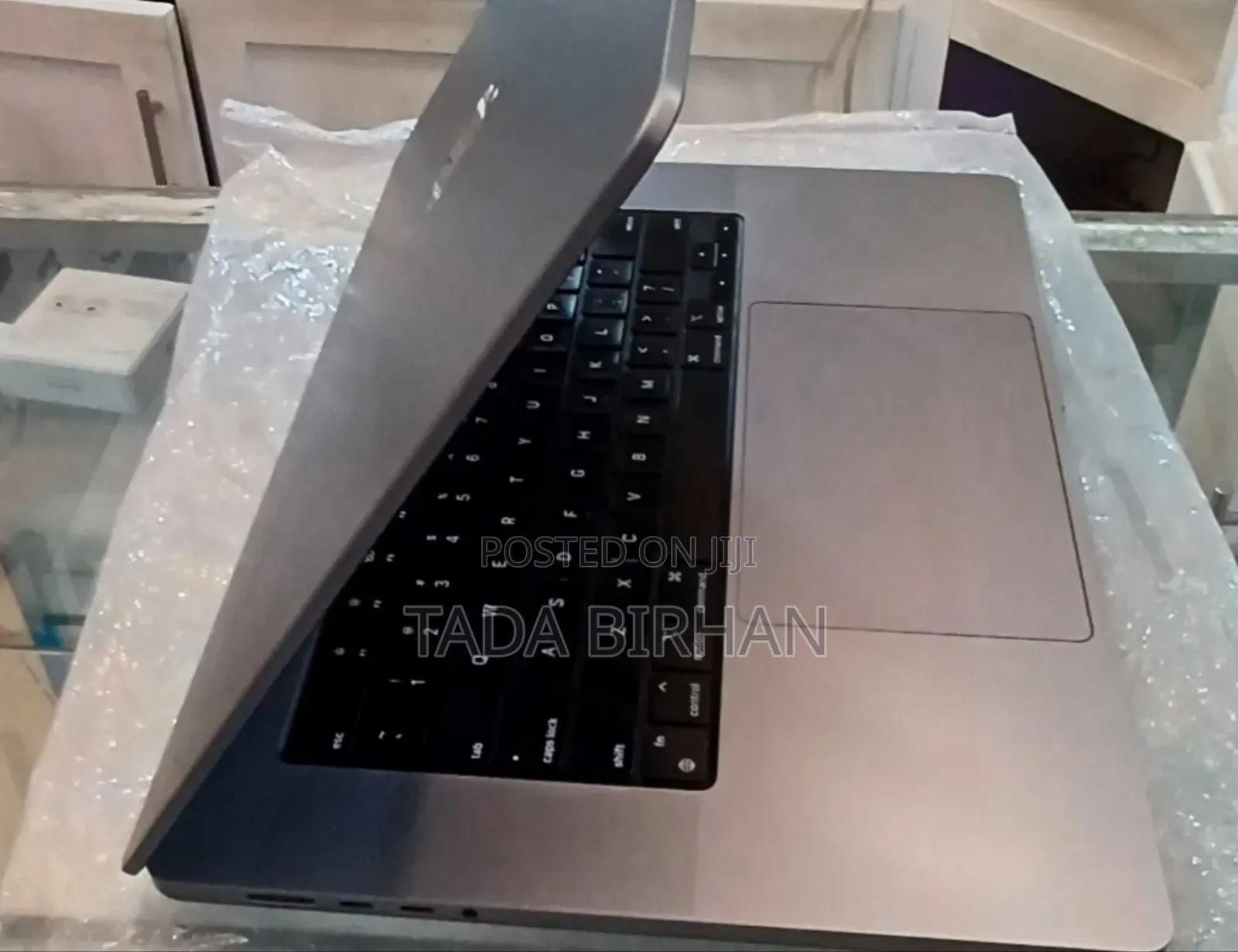 New Laptop Apple MacBook Pro 2021 M1 16GB Apple M1 Pro SSD 512GB