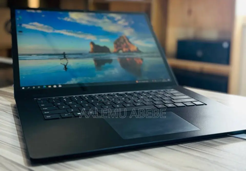 New Laptop Microsoft Surface 32GB Intel Core I7 SSD 1T