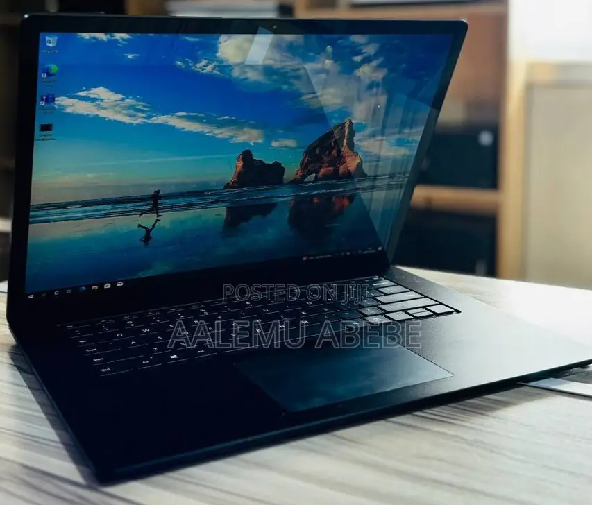 New Laptop Microsoft Surface 32GB Intel Core I7 SSD 1T