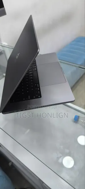 New Laptop Apple MacBook Pro M1 16GB Apple M1 Pro SSD 512GB