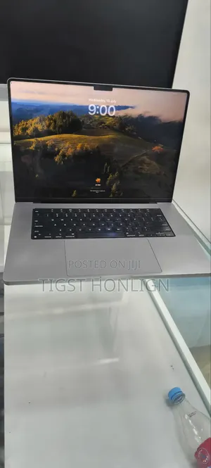 New Laptop Apple MacBook Pro M1 16GB Apple M1 Pro SSD 512GB