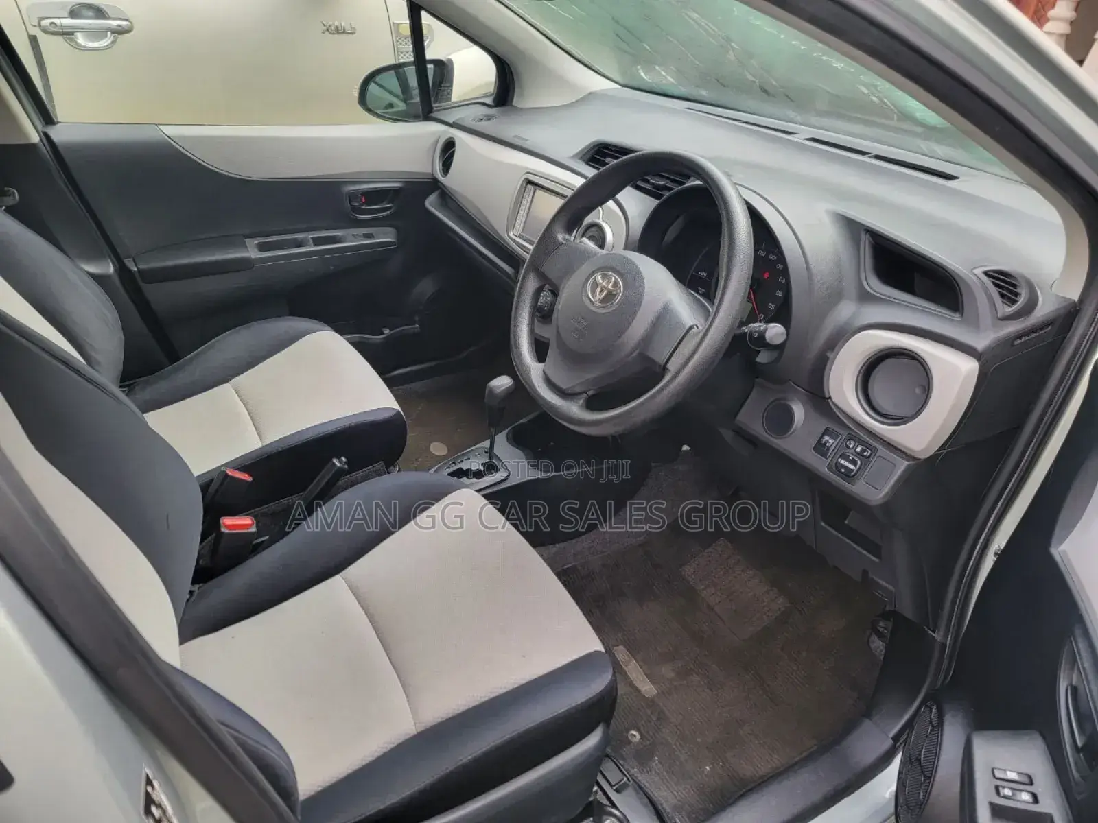 Toyota Yaris 2012 Silver