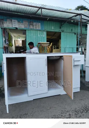 1,60cm ሲንክ ያለው ኪችን ካብኔት