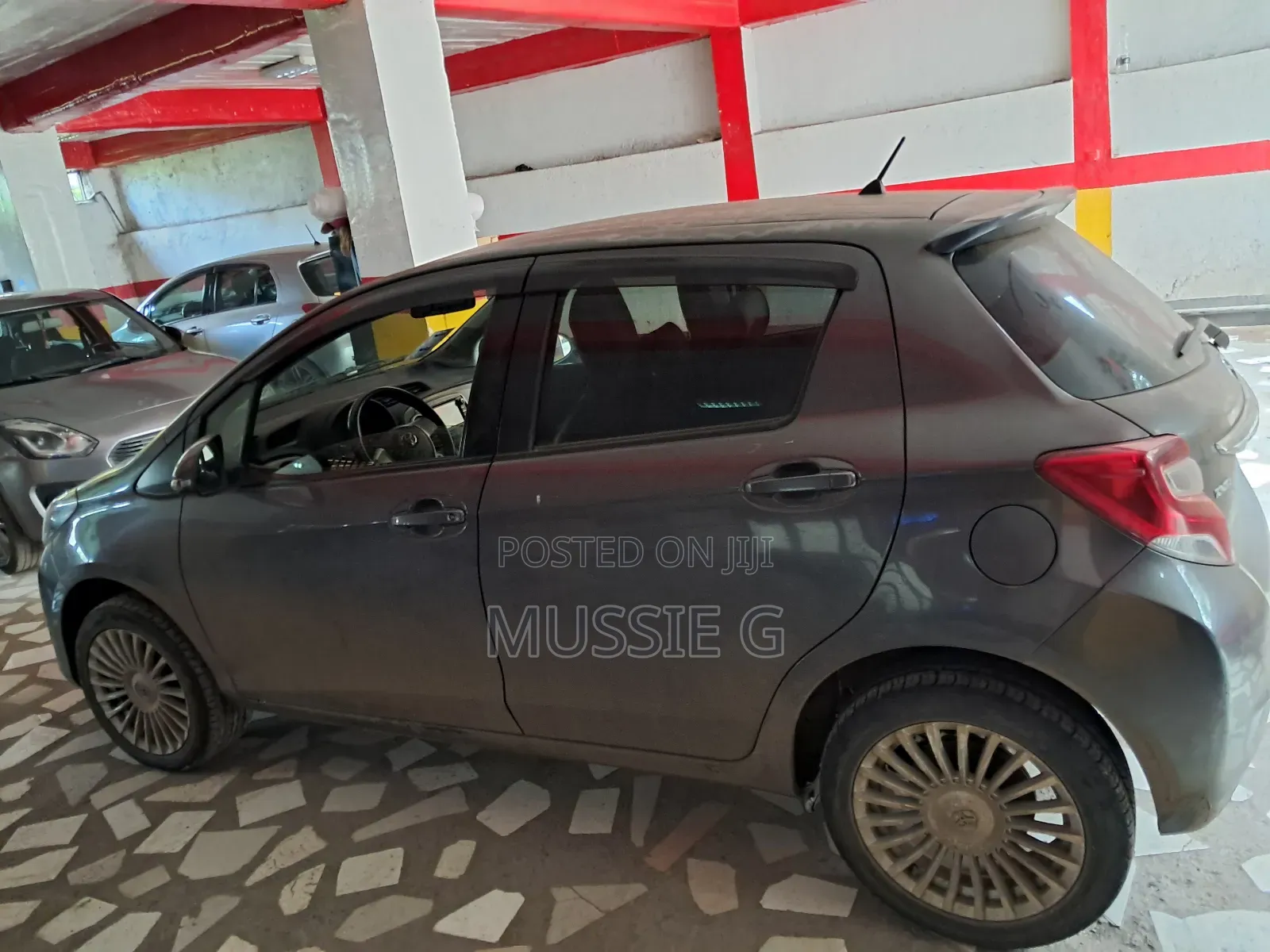 Toyota Yaris L Hatchback 5dr 2014 Gray