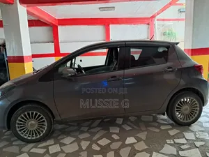 Toyota Yaris L Hatchback 5dr 2014 Gray
