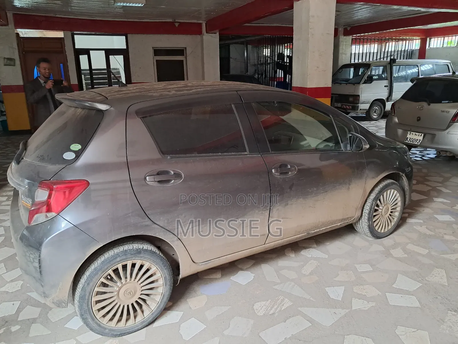 Toyota Yaris L Hatchback 5dr 2014 Gray