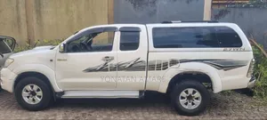Toyota Hilux 2010 White