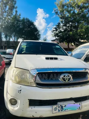 Toyota Hilux 2010 White