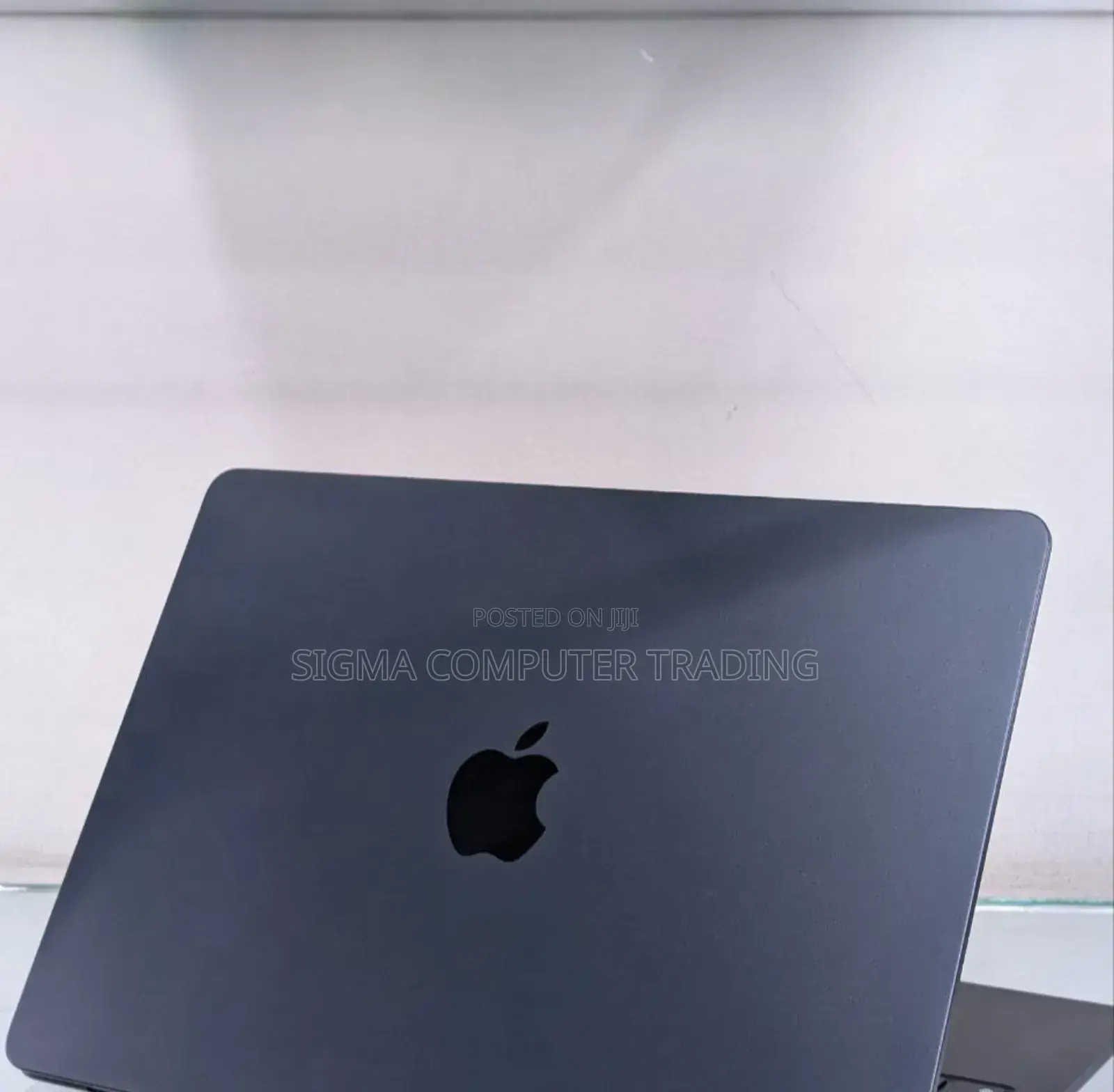 New Laptop Apple MacBook Air 2022 M2 8GB Apple M2 SSD 256GB