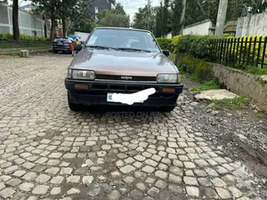 Photo - Toyota Corolla 1986 Brown
