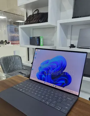 Photo - New Laptop Dell XPS 13 9350 20GB Intel Core I7 HDD+SSD 512GB