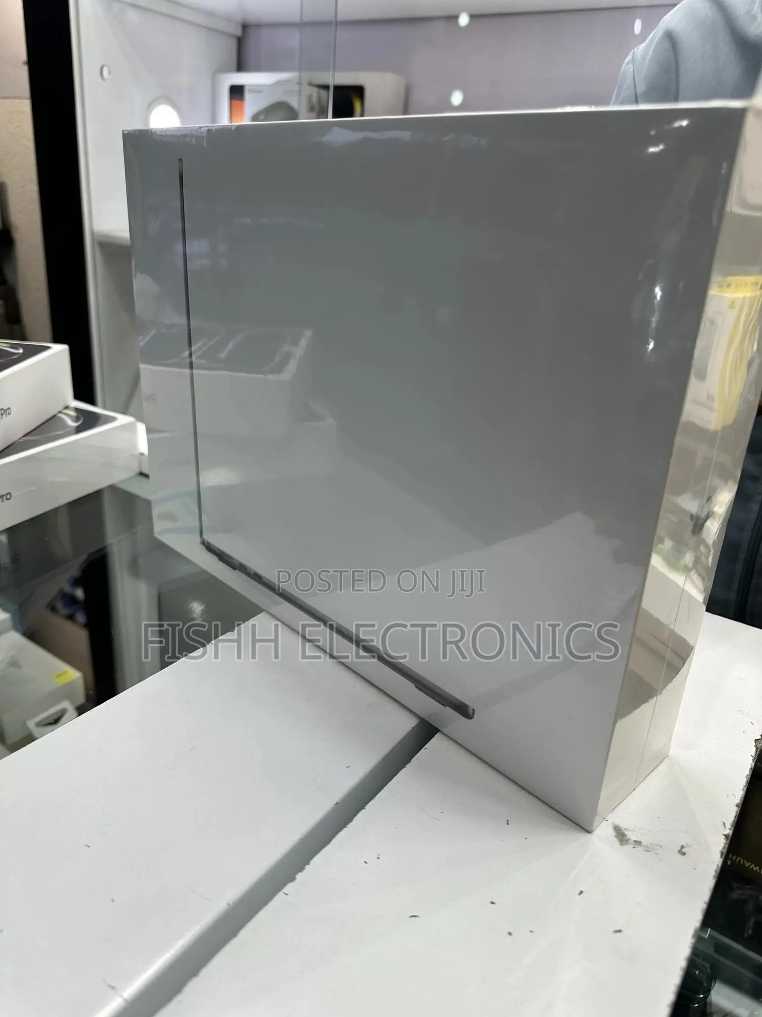 New Laptop Apple MacBook Air 2024 M3 13-Inch 8GB Apple M3 SSD 256GB