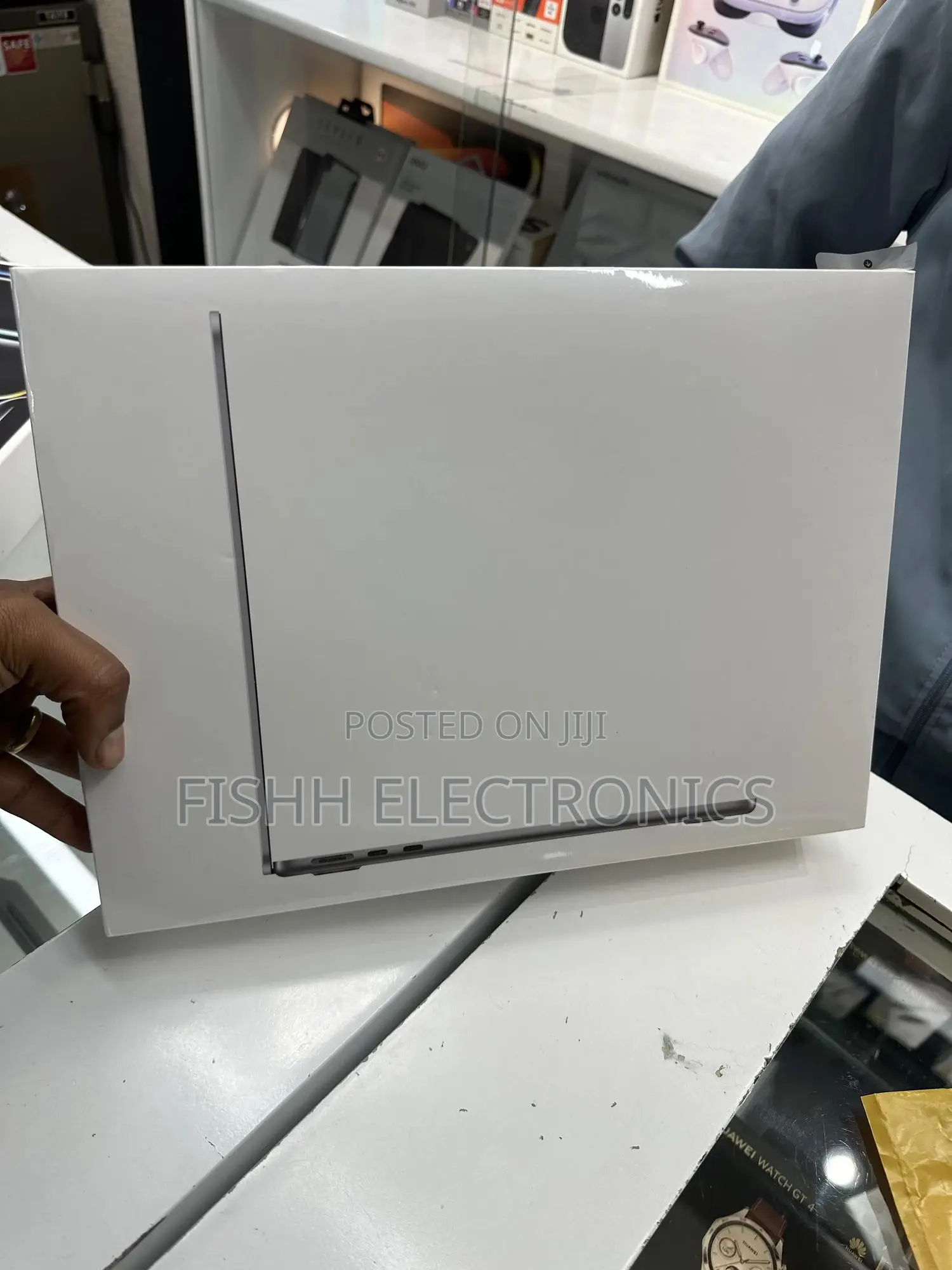 New Laptop Apple MacBook Air 2024 M3 13-Inch 8GB Apple M3 SSD 256GB