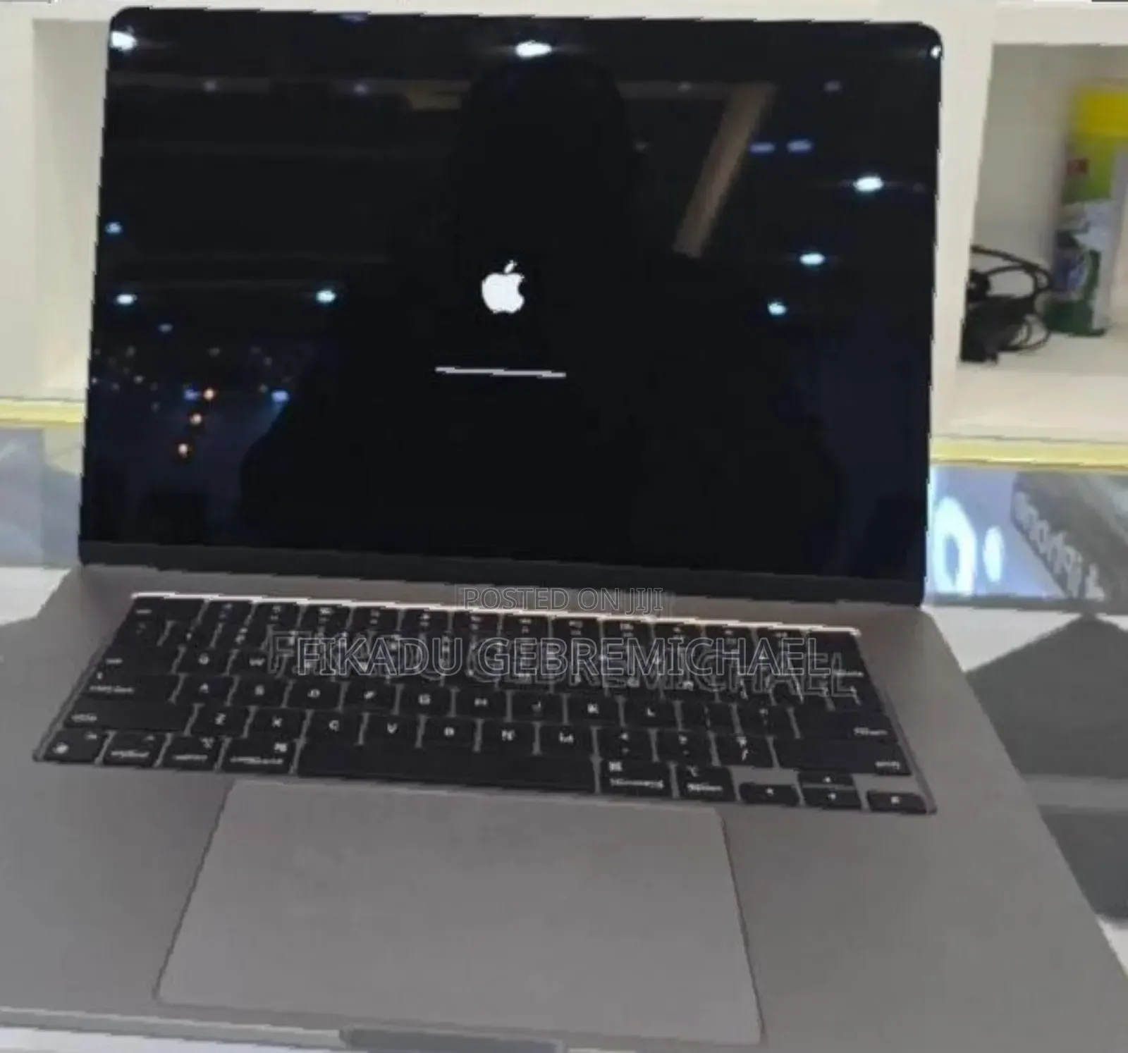 New Laptop Apple MacBook Air 2022 M2 8GB Apple M2 SSD 256GB