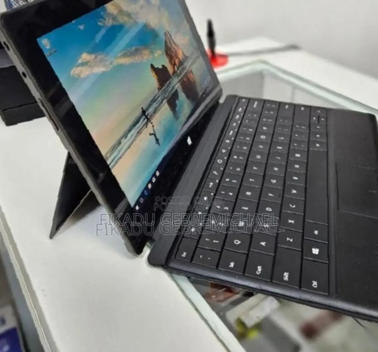 New Laptop Microsoft Surface 2GB Intel Core i3 SSD 32GB