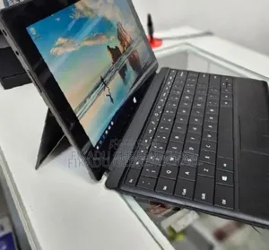 New Laptop Microsoft Surface 2GB Intel Core i3 SSD 32GB