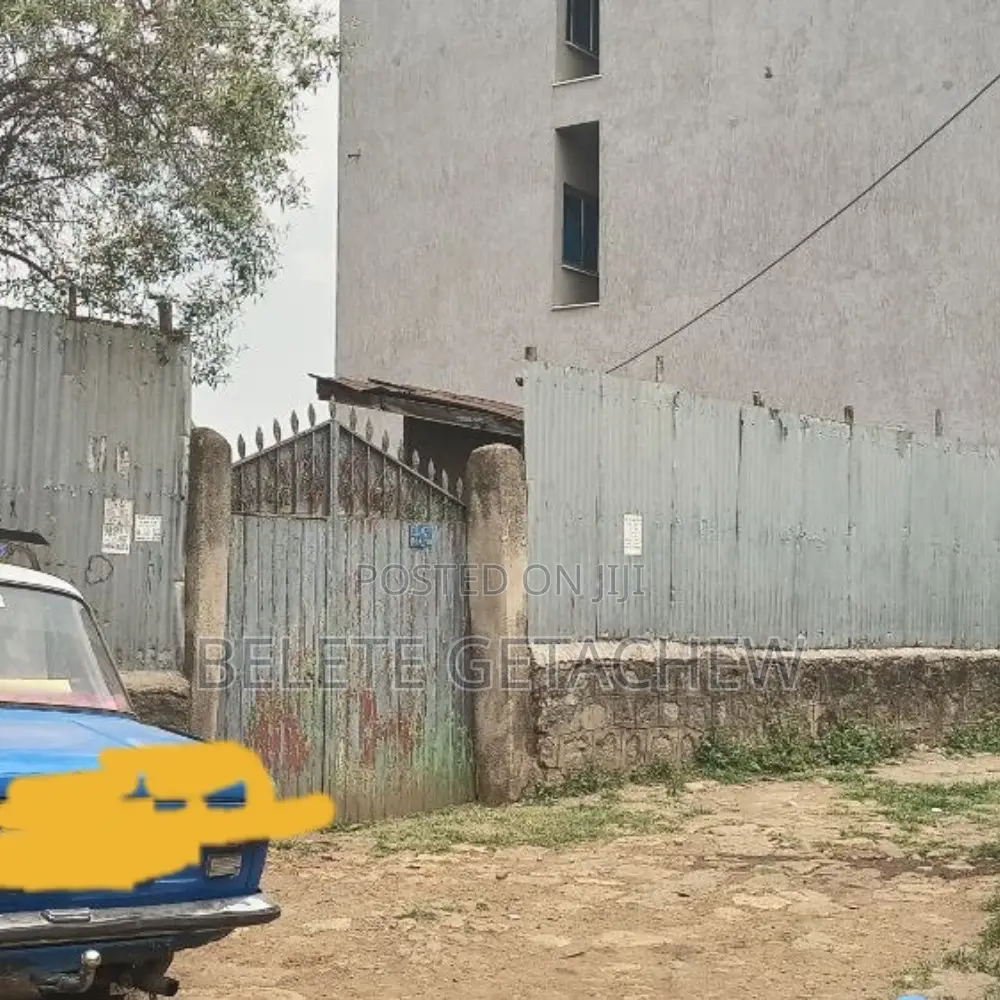 ልደታ ። አስቸካይ የሚሸጥ ቦታ። 215 ካ.ሜ