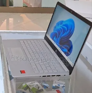 New Laptop HP Stream Notebook 8GB Intel Core i5 SSD 1T