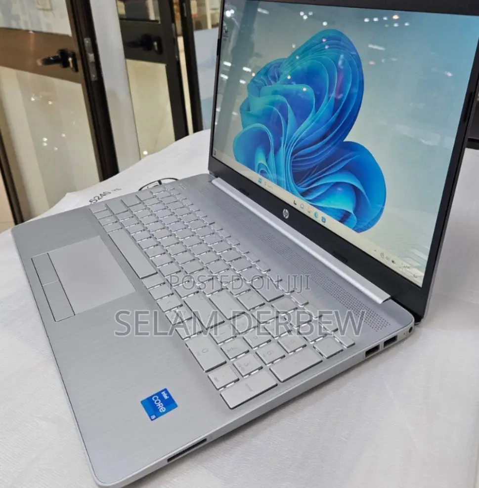 New Laptop HP Stream Notebook 8GB Intel Core I5 HDD 1T