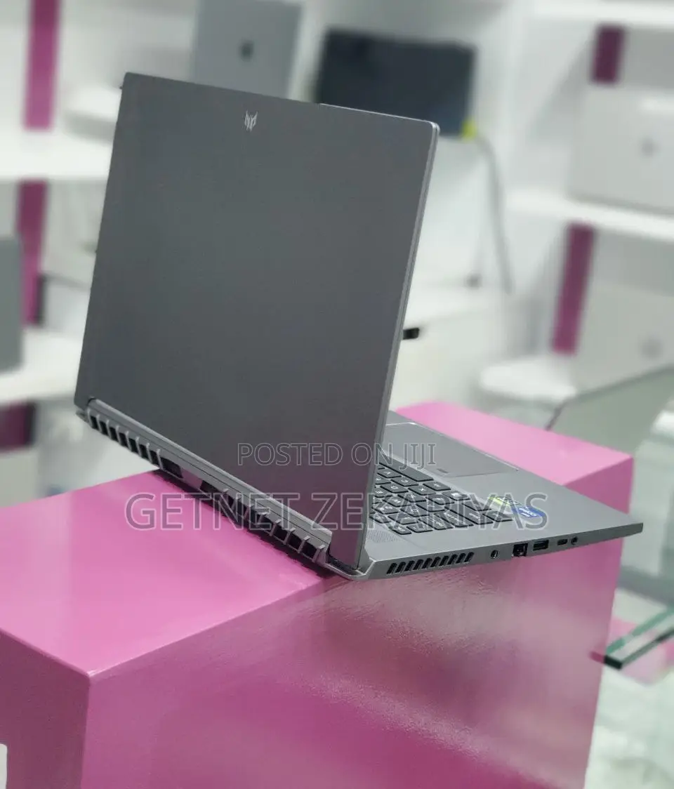 New Laptop Acer Predator Triton 500 SE 16GB Intel Core I7 SSD 2T