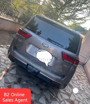 Toyota Land Cruiser 2023 Gold