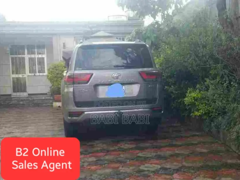 Toyota Land Cruiser 2023 Gold