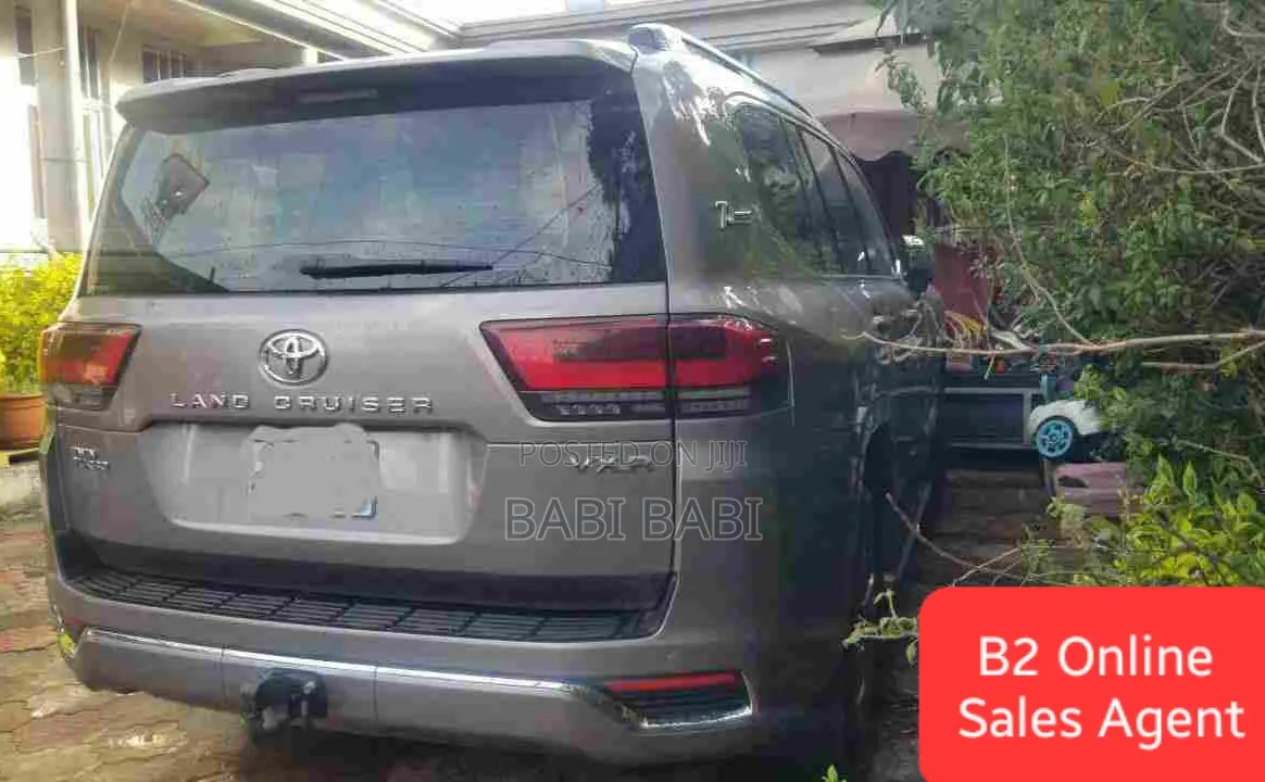 Toyota Land Cruiser 2023 Gold