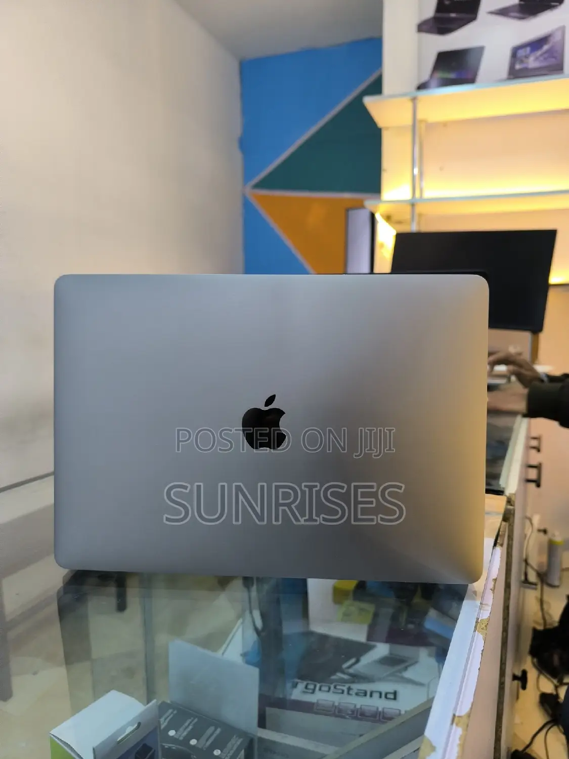 New Laptop Apple MacBook Pro M1 8GB Apple M1 SSD 256GB