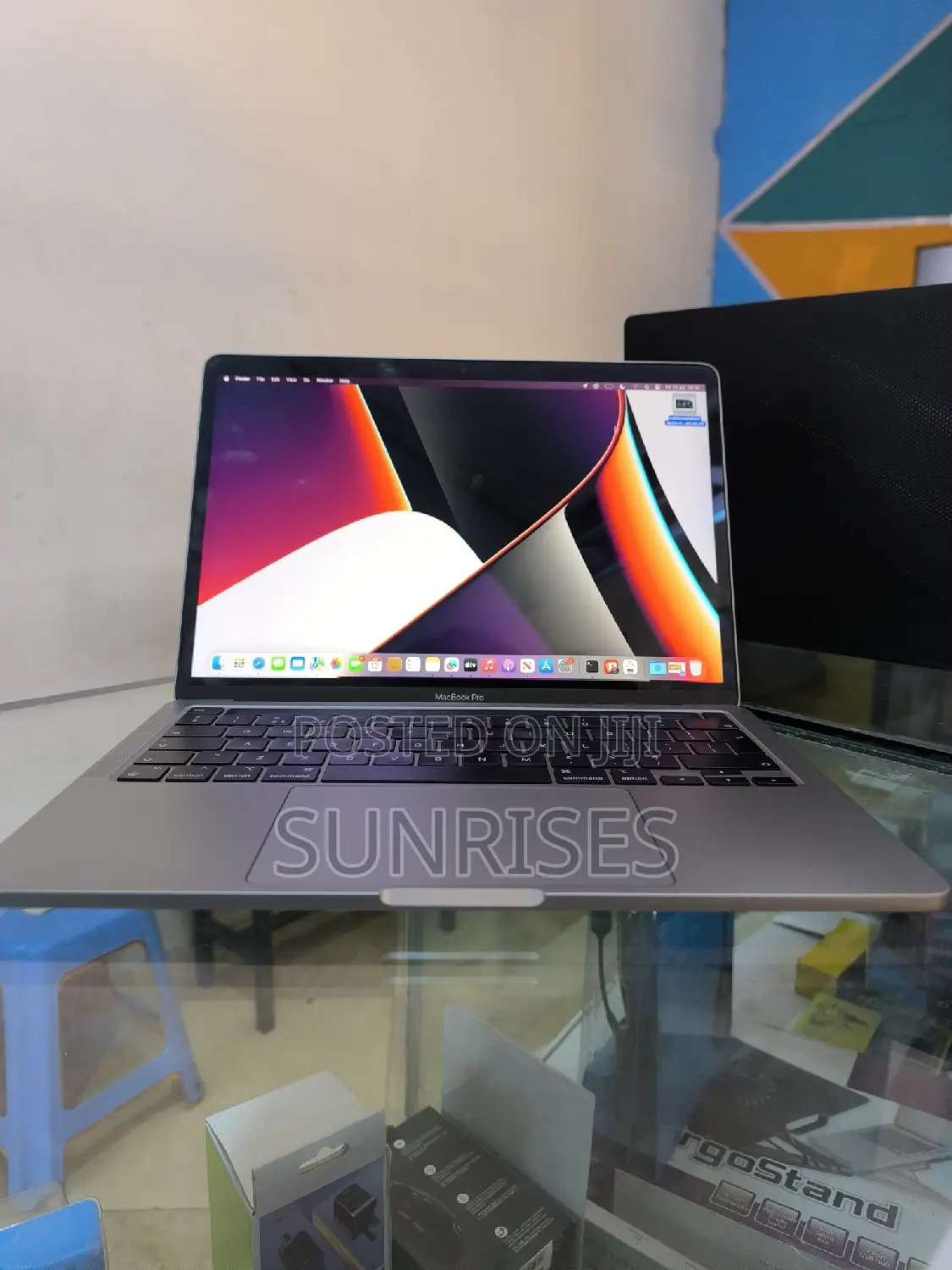 New Laptop Apple MacBook Pro M1 8GB Apple M1 SSD 256GB