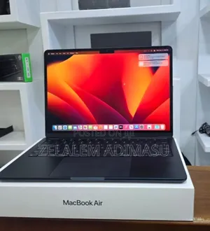 Photo - New Laptop Apple MacBook Air 2022 M2 8GB Intel Core I7 SSD 256GB