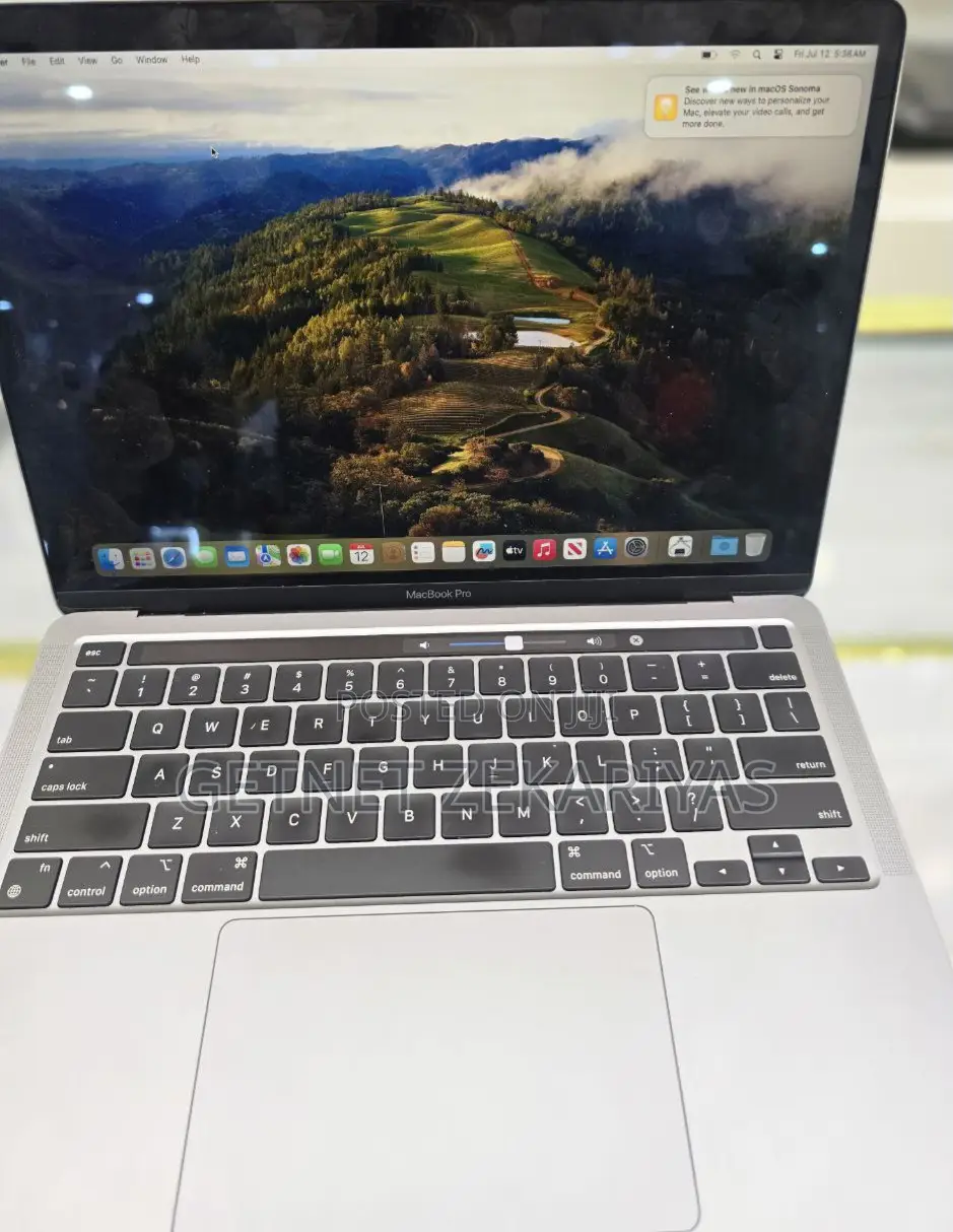 New Laptop Apple MacBook Pro 2020 M1 8GB Apple M1 Pro SSD 512GB