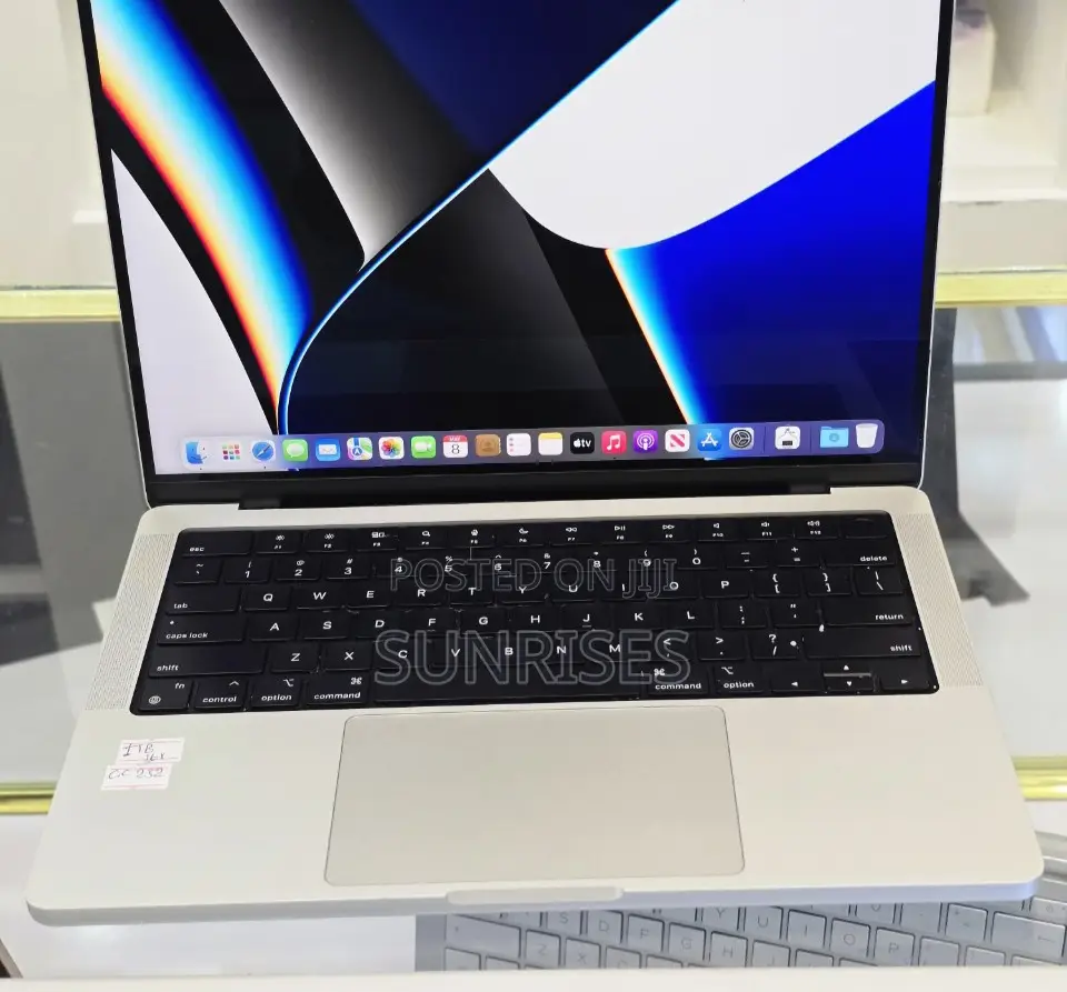 New Laptop Apple MacBook Pro 2021 M1 16GB Apple M1 Pro SSD 1T
