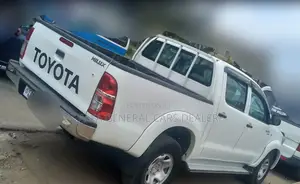 Toyota Hilux 2011 White