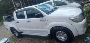 Toyota Hilux 2011 White