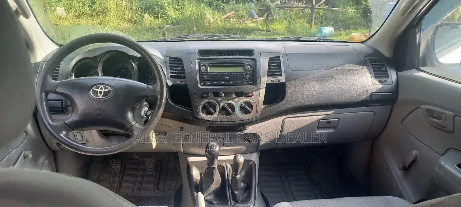 Toyota Hilux 2011 White