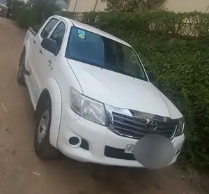 Photo - Toyota Hilux 2011 White