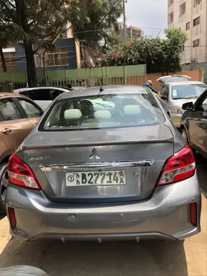 Mitsubishi Attrage 2021 Silver