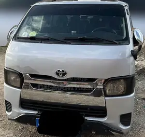 Photo - Toyota HiAce 2007 Silver