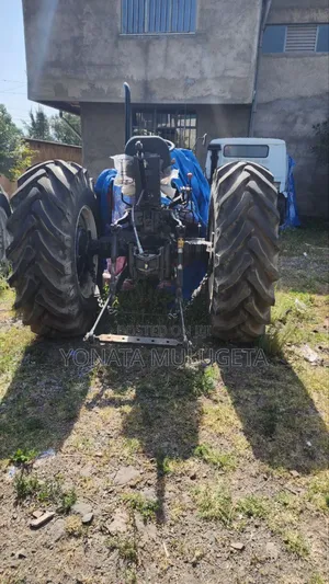 የሚሸጡ የተለያዩ ትራክተሮች