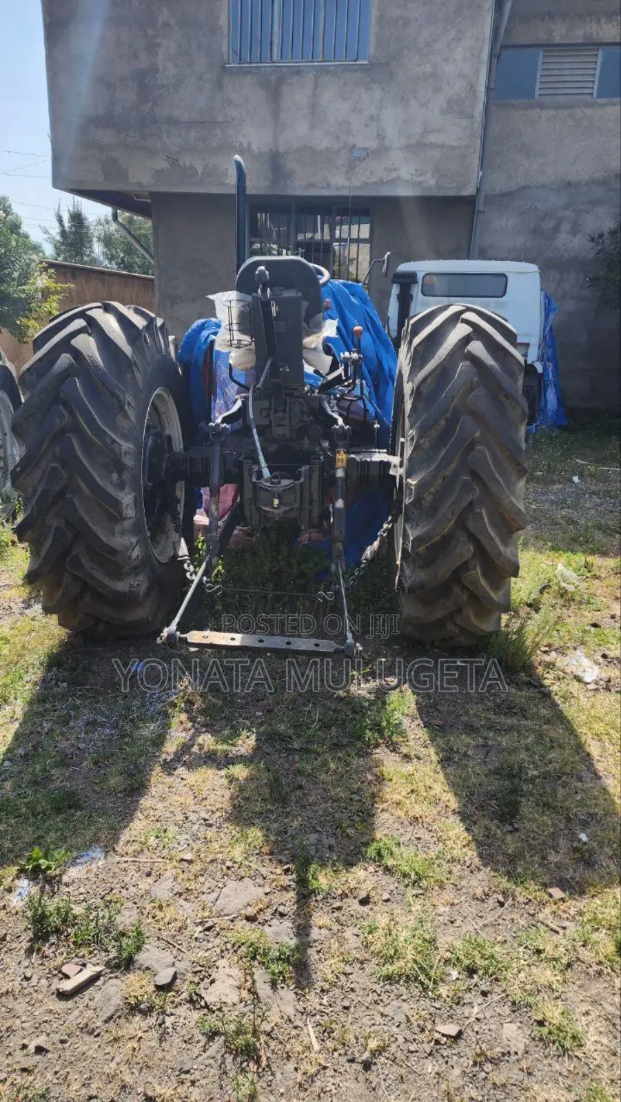 የሚሸጡ የተለያዩ ትራክተሮች